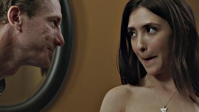 Stepdad fucks bigbooty stepdaughter in wet hole