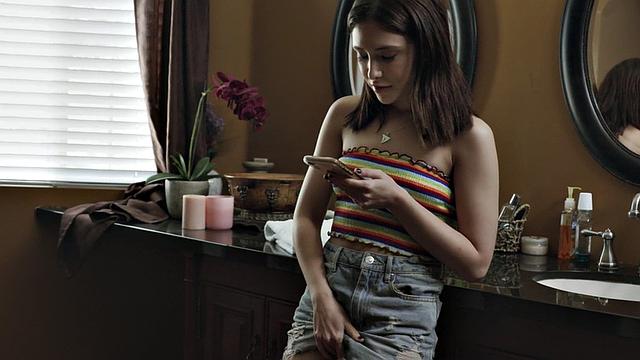 Stepdad fucks bigbooty stepdaughter in wet hole