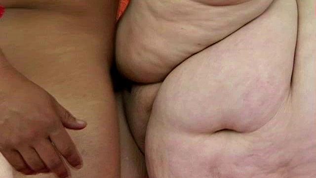 Demissis Gets Her Pussy Plugged