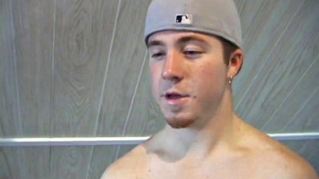 кори вудолл дрочит у скейтборда и хвастается своими большими яйцами