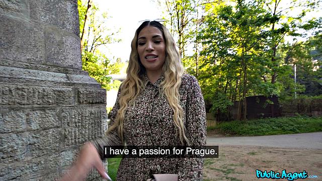 Поймал Памелу Мендосу после церкви и выебал в миссионерской позе на улице за деньги