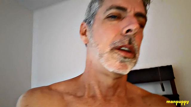 Richard Lennox hooks up with a giant guy and cracks jokes while getting seriously pounded