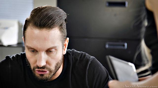 Алекс в шкафу ревнует, пока Дэвид трахает Карли после ужина - вот что значит ужин с последствиями!