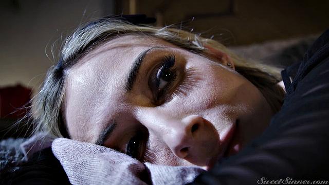 Алекс в шкафу ревнует, пока Дэвид трахает Карли после ужина - вот что значит ужин с последствиями!