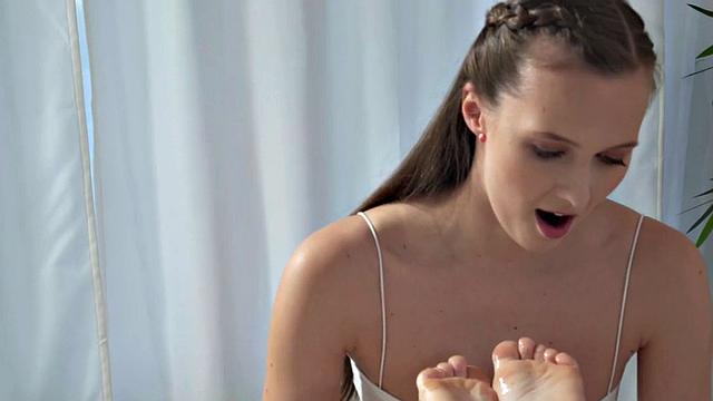 21yo hostel lesbians pussylicking