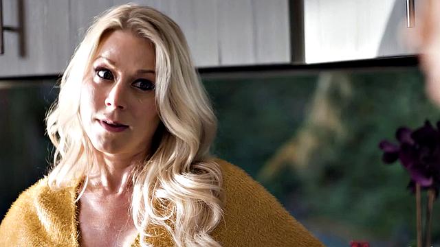 Petite dyke bitch seduced by MILF slut b4 eating pussy