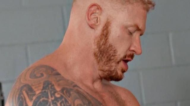 Manly buffed stud throatfucking a jock