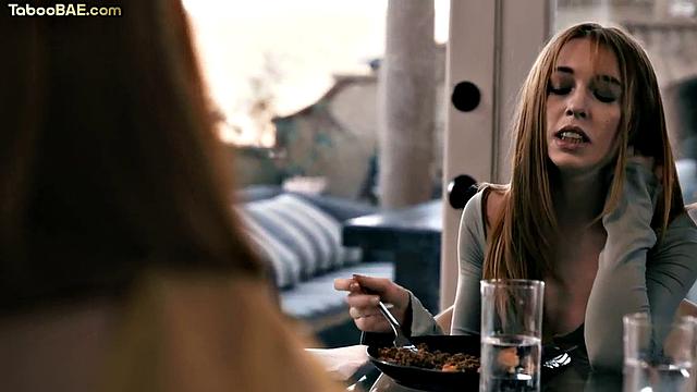 малышка двадцать один и зрелая делят большого черного быка без комплексов, такими дамами не заскучаешь!