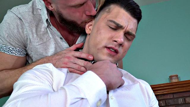 Mesmerized stud barebacks jock after admiring muscles