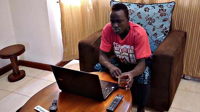 Ebony twunk fingers lubed ass in solo action