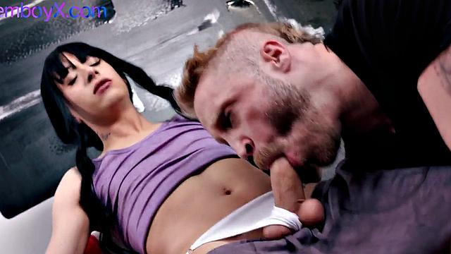 Thug trap assdrilled by hunk