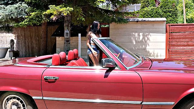 Busty Yorgelis Carrillo Waxes Car Washers BBC GP2435