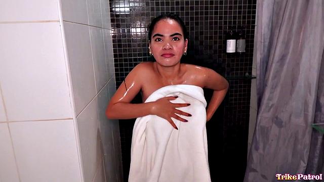 Азиатка с большими сиськами делает глубокий минет на камеру POV.