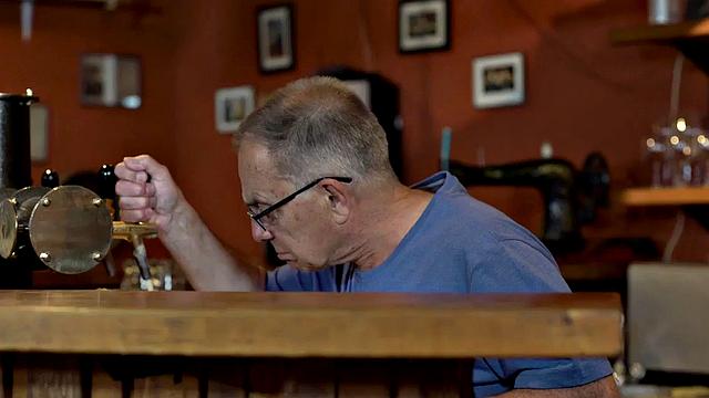 Pretty brunette copulates with BFs daddy in empty bar