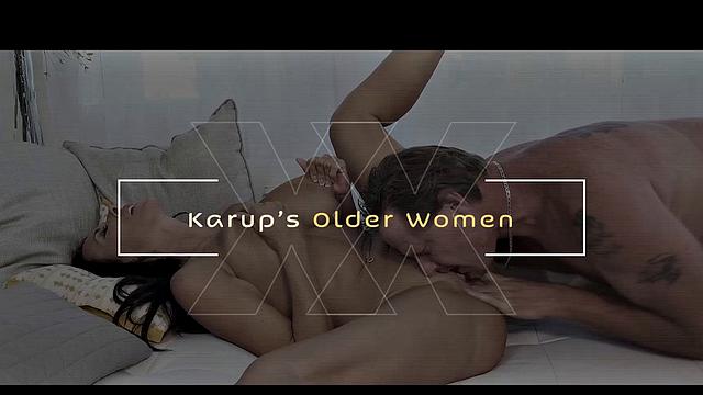 Mature Babe Cindy Gold Plays