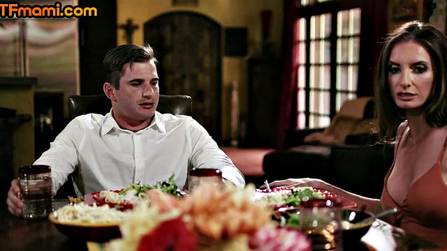 Зрелые сисястые наводят шороху с ботаном-кузеном - семейные вечеринки вышли на новый уровень