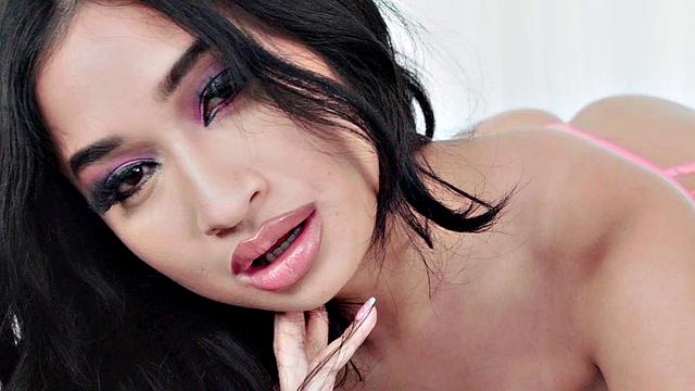 Glamorous amateur deepthroats in POV