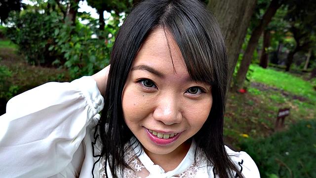 Kaede Morimoto is fun wearing a swimsuit for us and modeling it