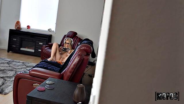 Horny Gamer Girl Got Pussy Juice on Game