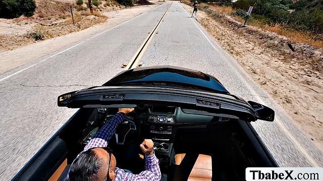 Остановил тачку ради траха с яркой shemale автостопщицей - Avery Lust не зря вышла на трассу с Draven Navarro, тут по-взрослому жарко, и солнце ни при чём.