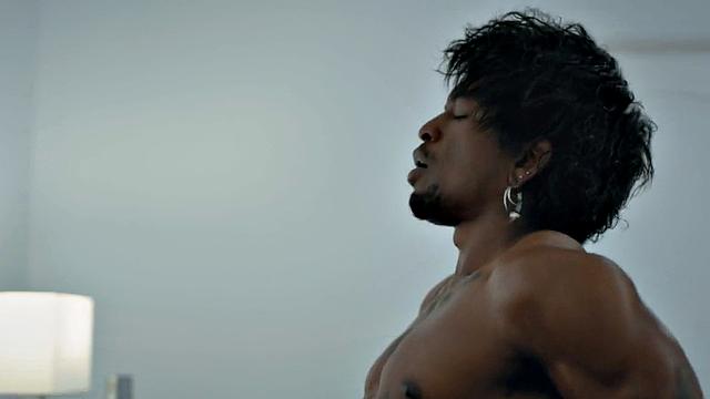 Muscular Jock pounding tattooed black stud on bed