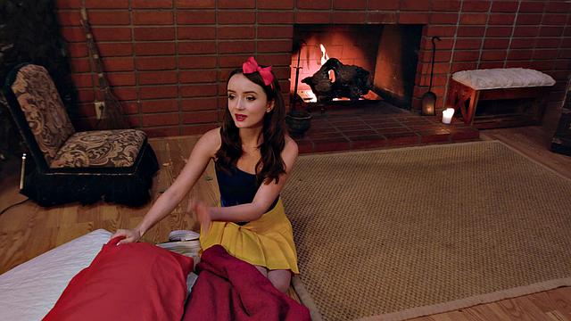 сказка для взрослых: принц трахается с белоснежкой и милфой-королевой