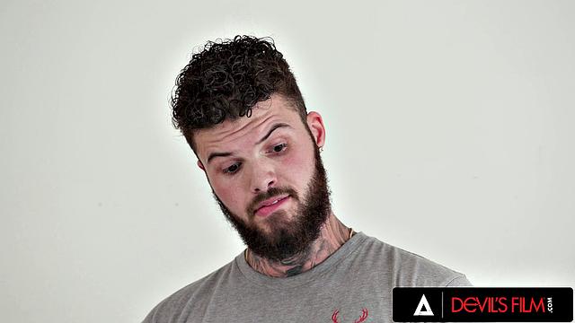 Эрика Черри и София Бернс устраивают страстное транс-трое с большим членом и глубоким минетом вместе с Hatler Gurius.