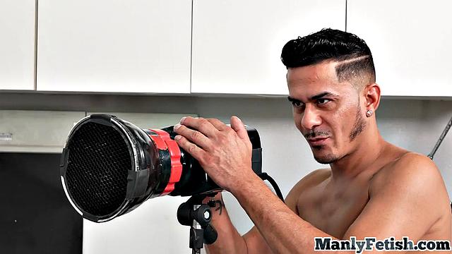 Muscled Stud gives head to lover