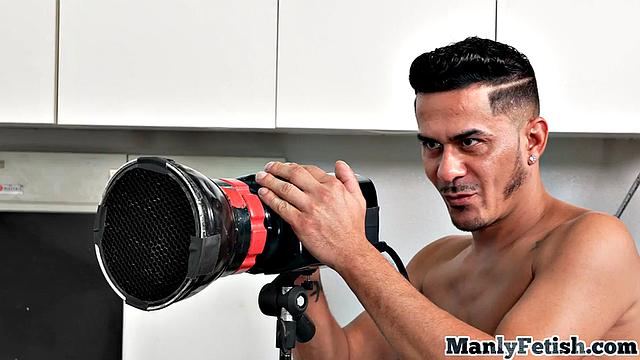 Muscled Stud gives head to lover