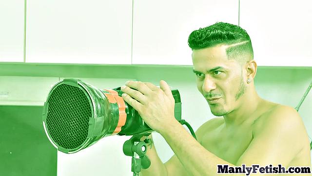 Muscled Stud gives head to lover