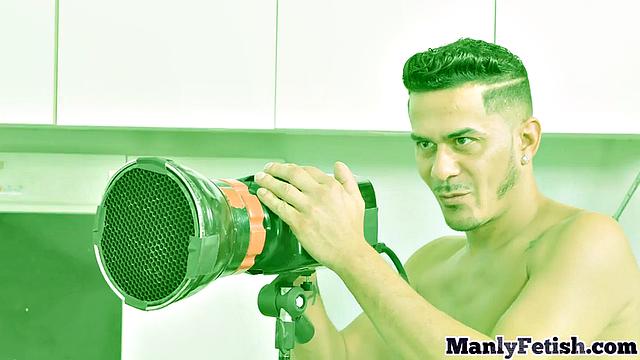 Muscled Stud gives head to lover