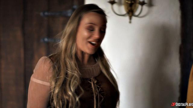 Эльфийка с тату и король трахаются втроем на троне, сперма на лице и страсть в каждом движении с Rae Lil Black и Danny D.