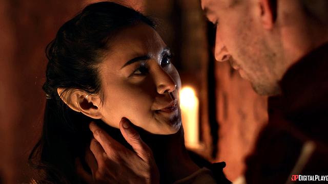 Эльфийка с тату и король трахаются втроем на троне, сперма на лице и страсть в каждом движении с Rae Lil Black и Danny D.