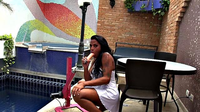 Shemale Alexia Rios vs Machine