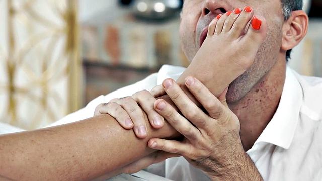 Footjob babe enjoys steamy foot sex with her man