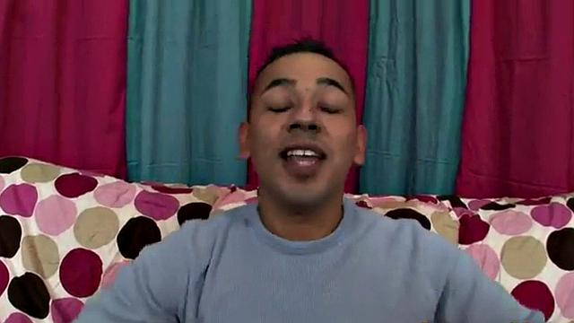 блондинка ловит густой залп на лицо после жаркого траха