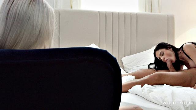 Трое взрослых в игре: Кристиан Клей, Миа Трейси и Мэрилин Шугар делят удовольствие и шутят над границами!