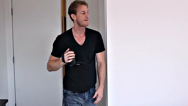 папаша подсматривает за голыми блондинками и устраивает жаркие игры