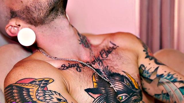 Pussyboi enjoys playing with female before fucking with toy