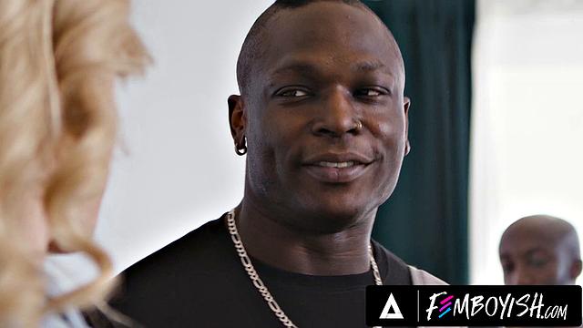 Трое взрослых парней трахаются втроём: Troy River между Harrison Feels и Shawn Rhimes, двойное проникновение и страсть без границ.