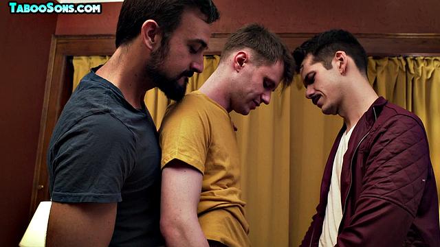 Stepfamily throuple with lumbersexual and jocks
