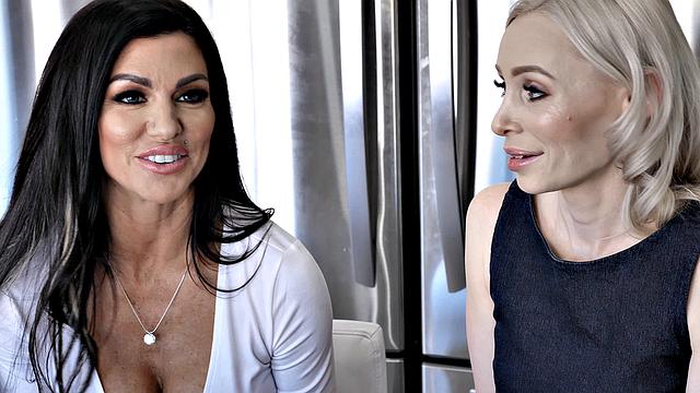 лесбийские милфы кайфуют в душе: мелисса линн и наташа джеймс