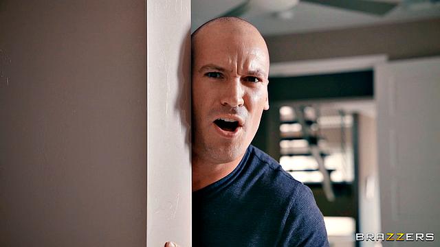 горячие горничные в чулках убираются и трахаются по-взрослому