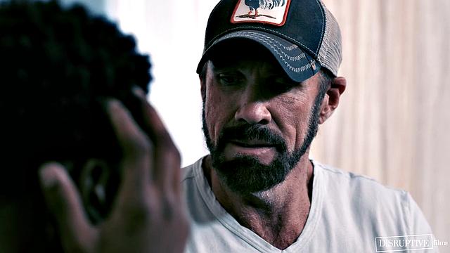 тренер решил разминаться не на поле, а на парне