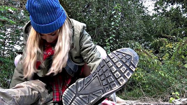 Lost pet leads to hot outdoors sex