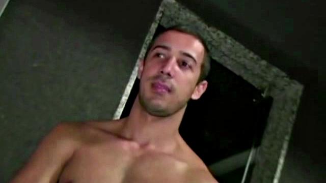 Диого и Педро жарко трахаются втроём с большим членом