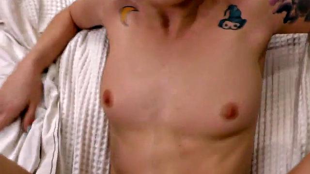 хрупкая 21-летняя даёт в попку и в волосатую киску парню pov