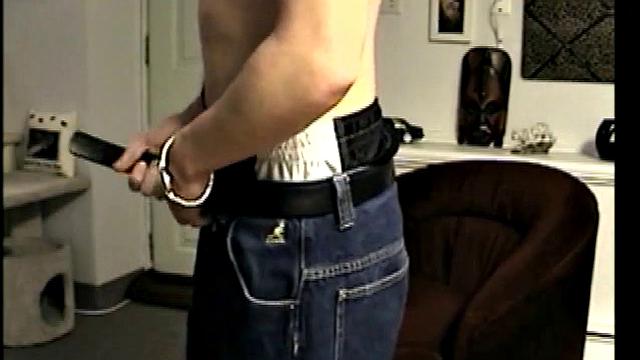 Адам сосет по-взрослому, смехом не отделается