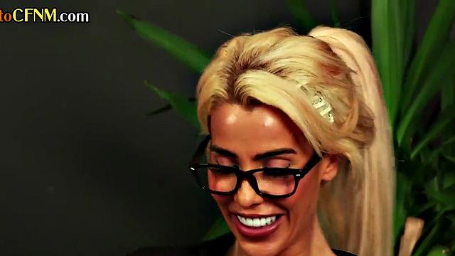 Amateur CFNM brits giving head in group to lucky guy