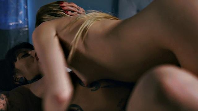 Lez inked bigtits babe in 69 scissoring with smalltits GF